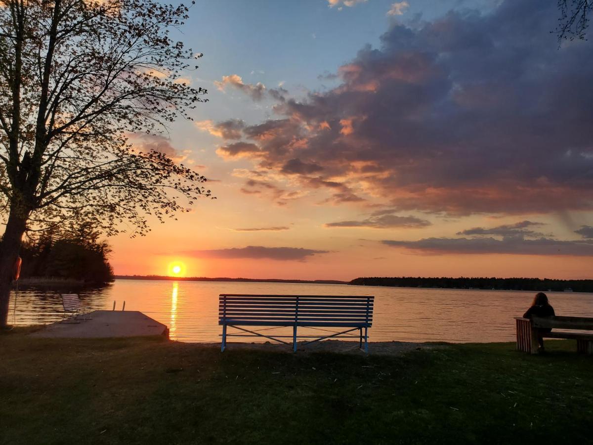 Fun Place With A Sandy Beach For Swimming, Boating, And Fishing, Featuring 3 Available Cabins Fenelon Falls Luaran gambar