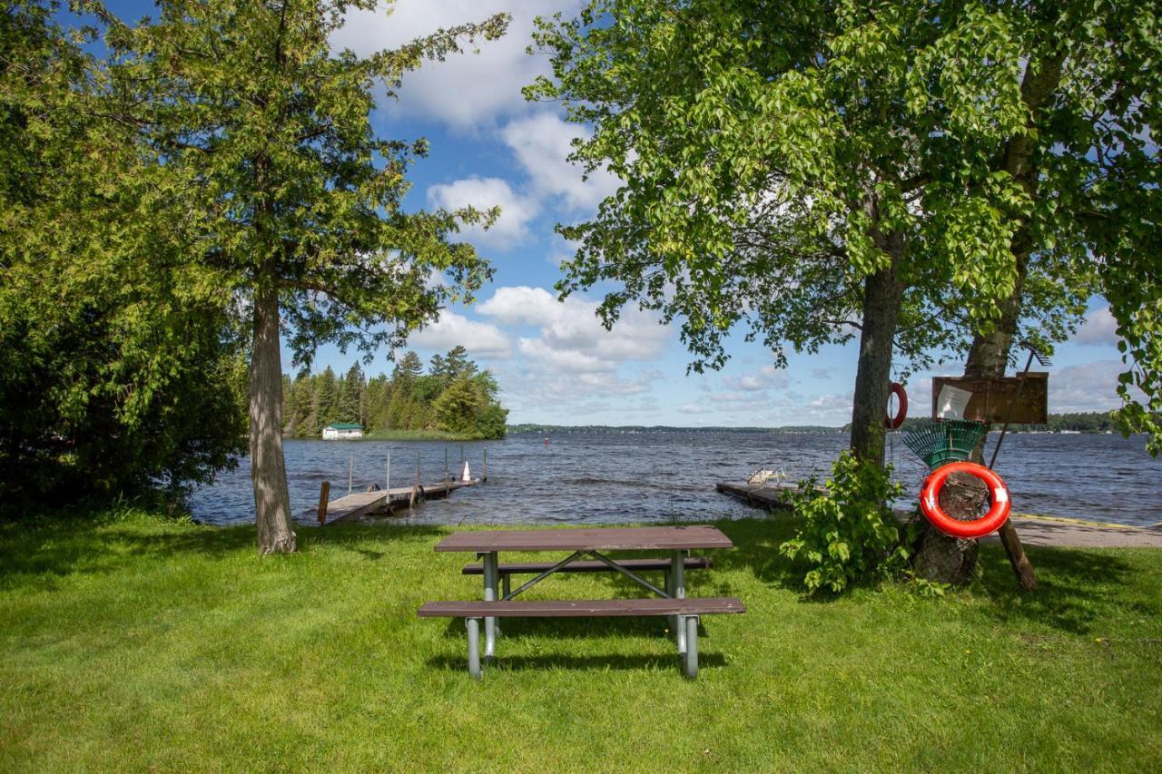 Fun Place With A Sandy Beach For Swimming, Boating, And Fishing, Featuring 3 Available Cabins Fenelon Falls Luaran gambar