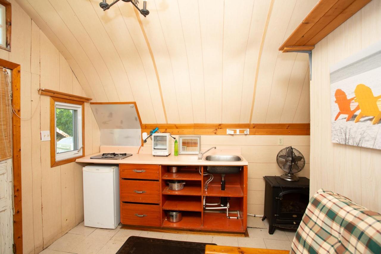 Fun Place With A Sandy Beach For Swimming, Boating, And Fishing, Featuring 3 Available Cabins Fenelon Falls Luaran gambar
