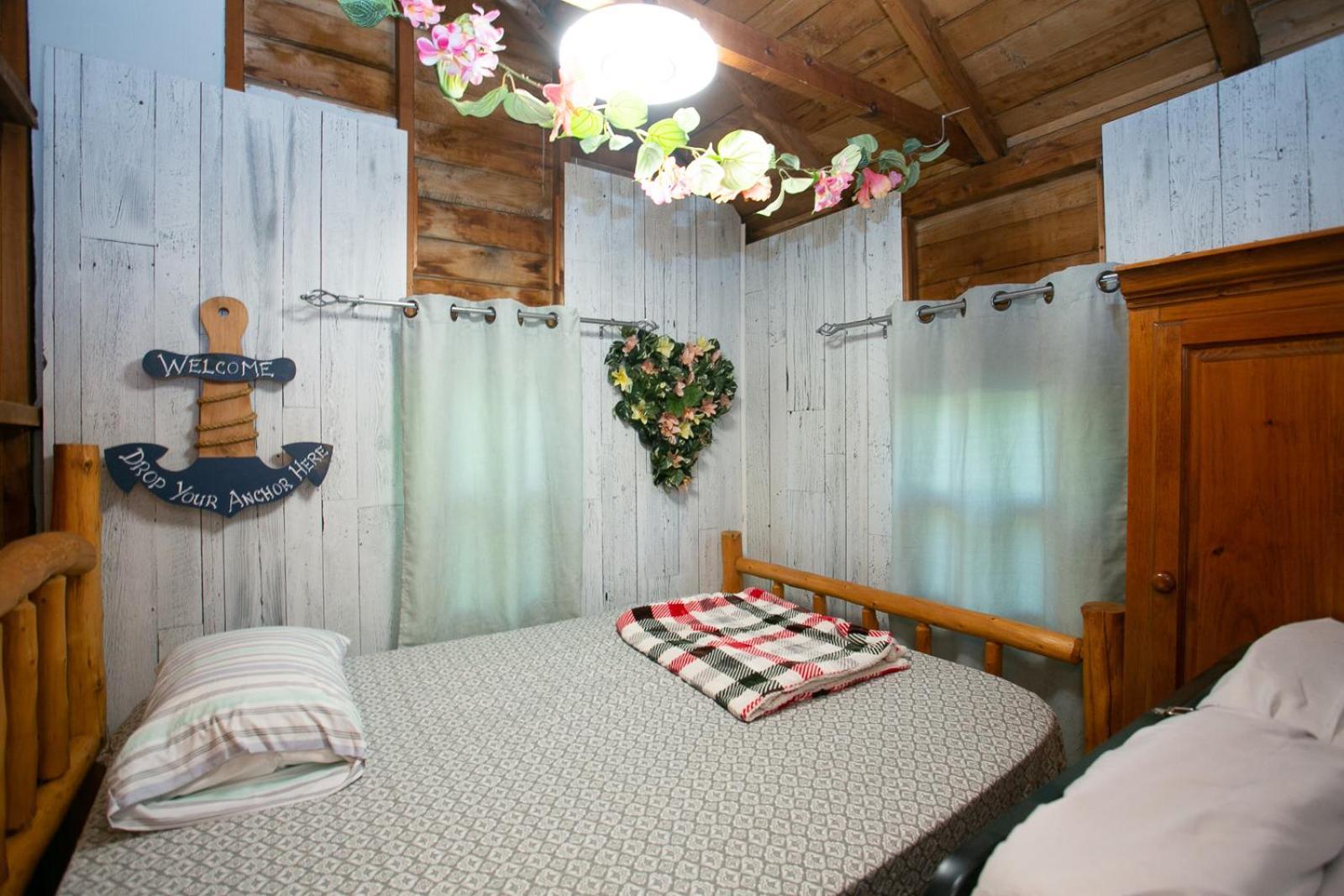 Fun Place With A Sandy Beach For Swimming, Boating, And Fishing, Featuring 3 Available Cabins Fenelon Falls Luaran gambar