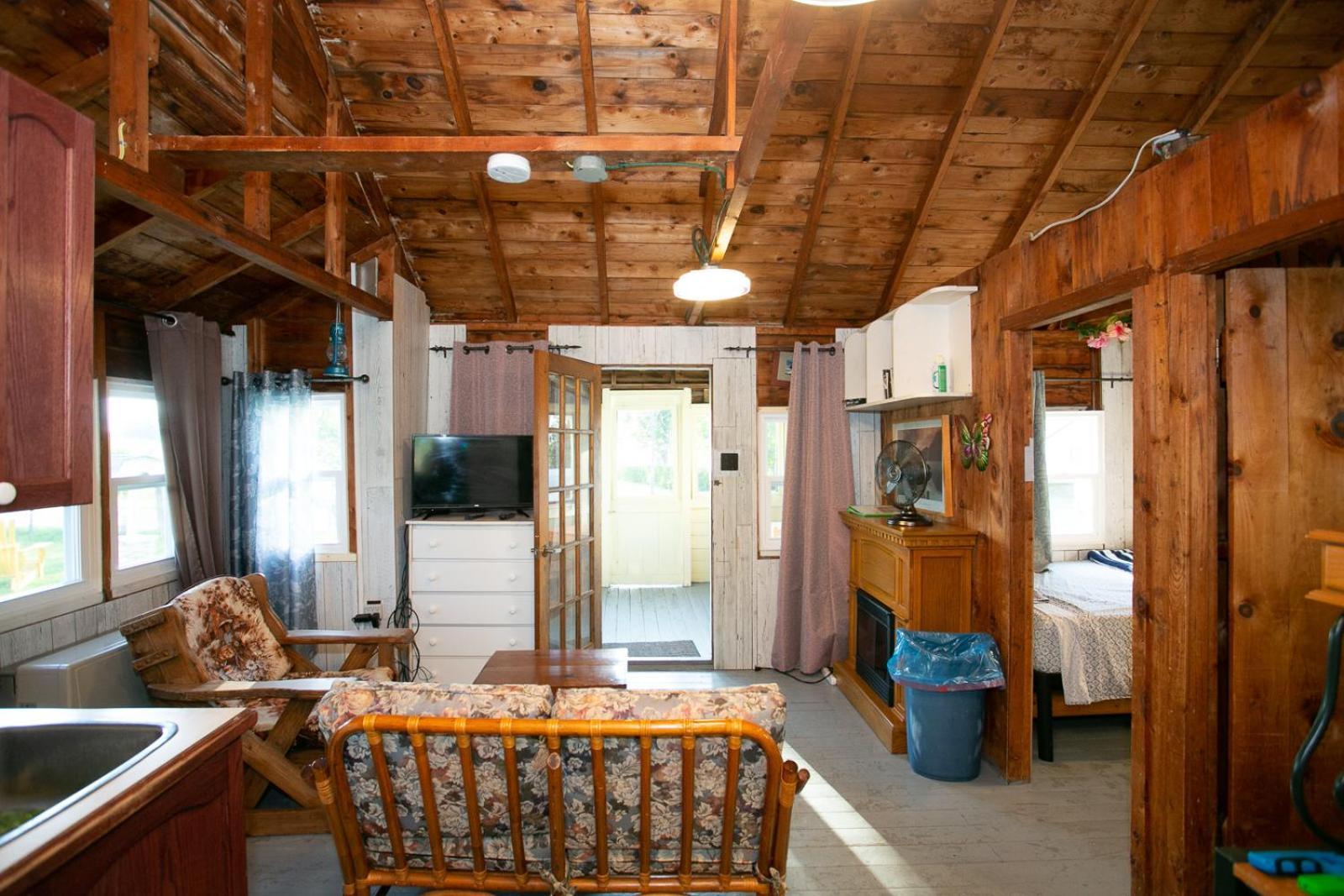 Fun Place With A Sandy Beach For Swimming, Boating, And Fishing, Featuring 3 Available Cabins Fenelon Falls Luaran gambar