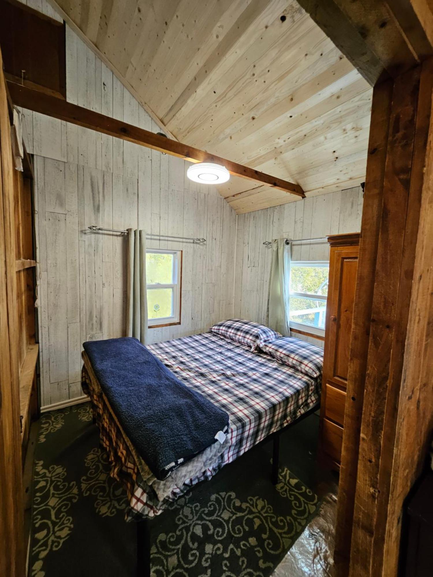 Fun Place With A Sandy Beach For Swimming, Boating, And Fishing, Featuring 3 Available Cabins Fenelon Falls Luaran gambar