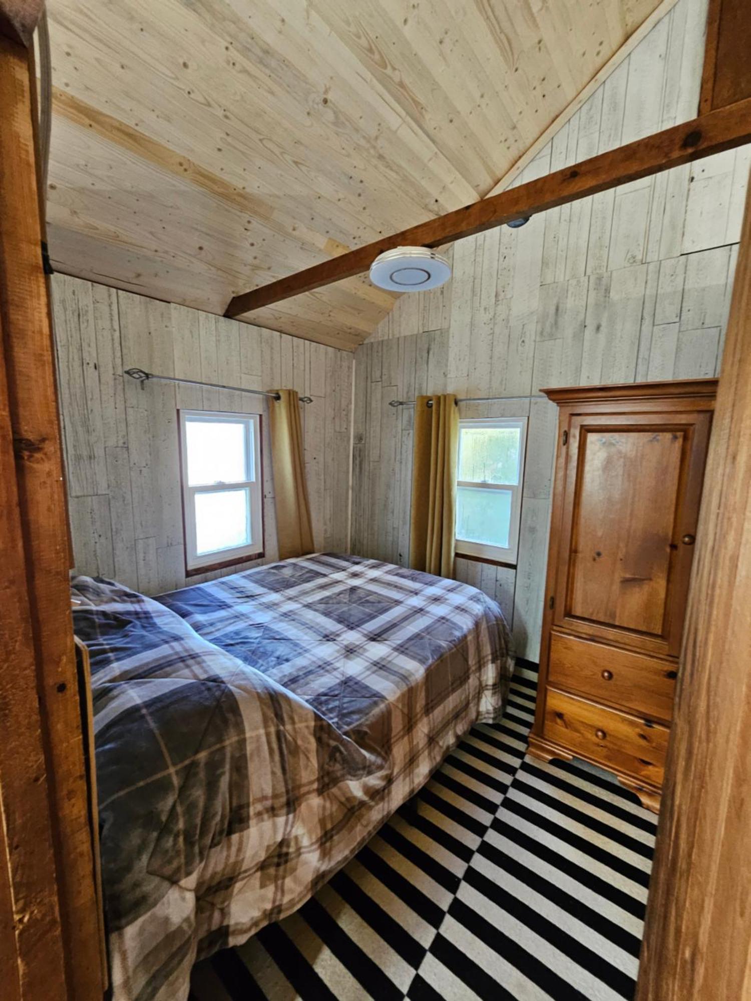 Fun Place With A Sandy Beach For Swimming, Boating, And Fishing, Featuring 3 Available Cabins Fenelon Falls Luaran gambar