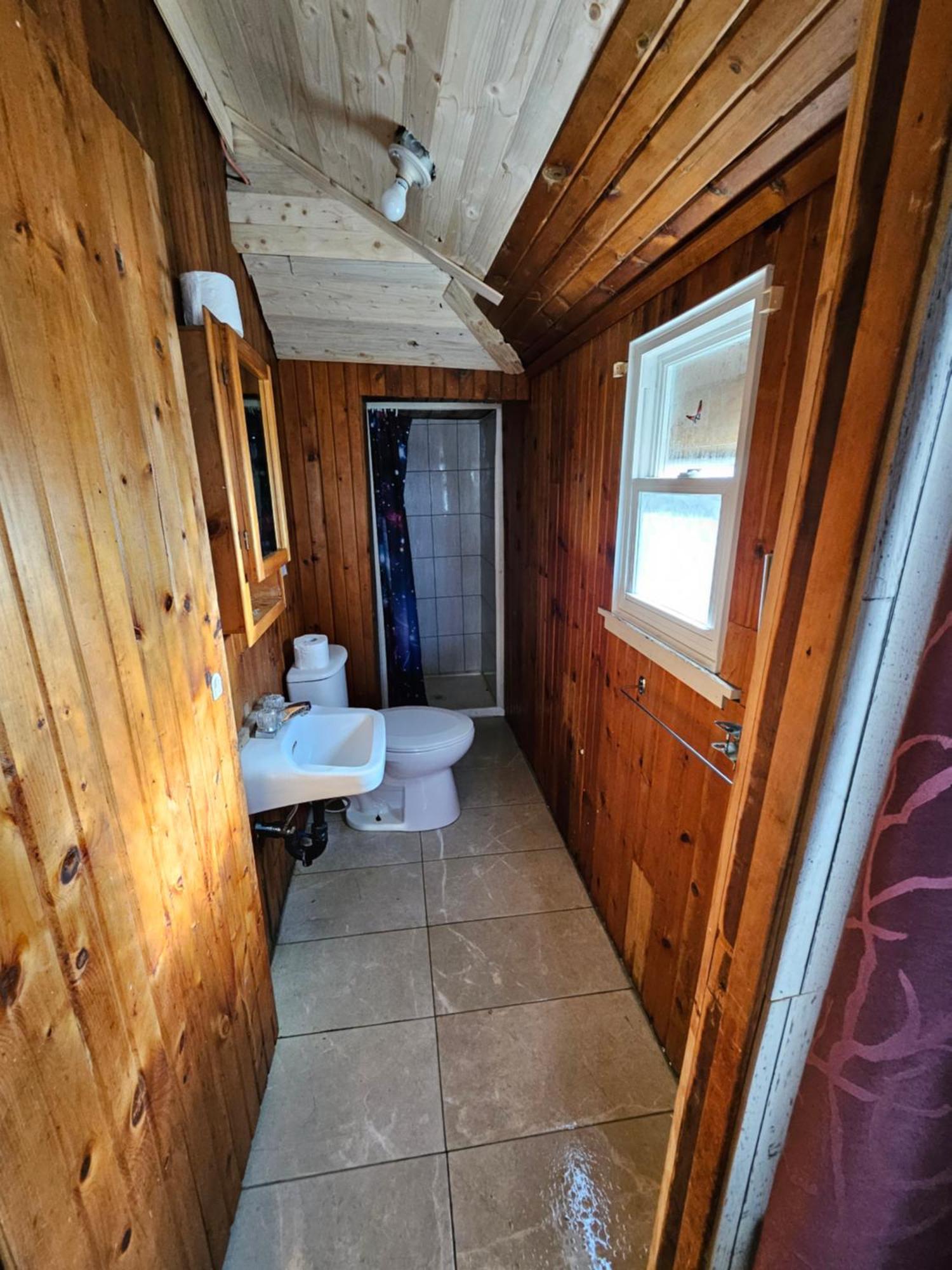 Fun Place With A Sandy Beach For Swimming, Boating, And Fishing, Featuring 3 Available Cabins Fenelon Falls Luaran gambar