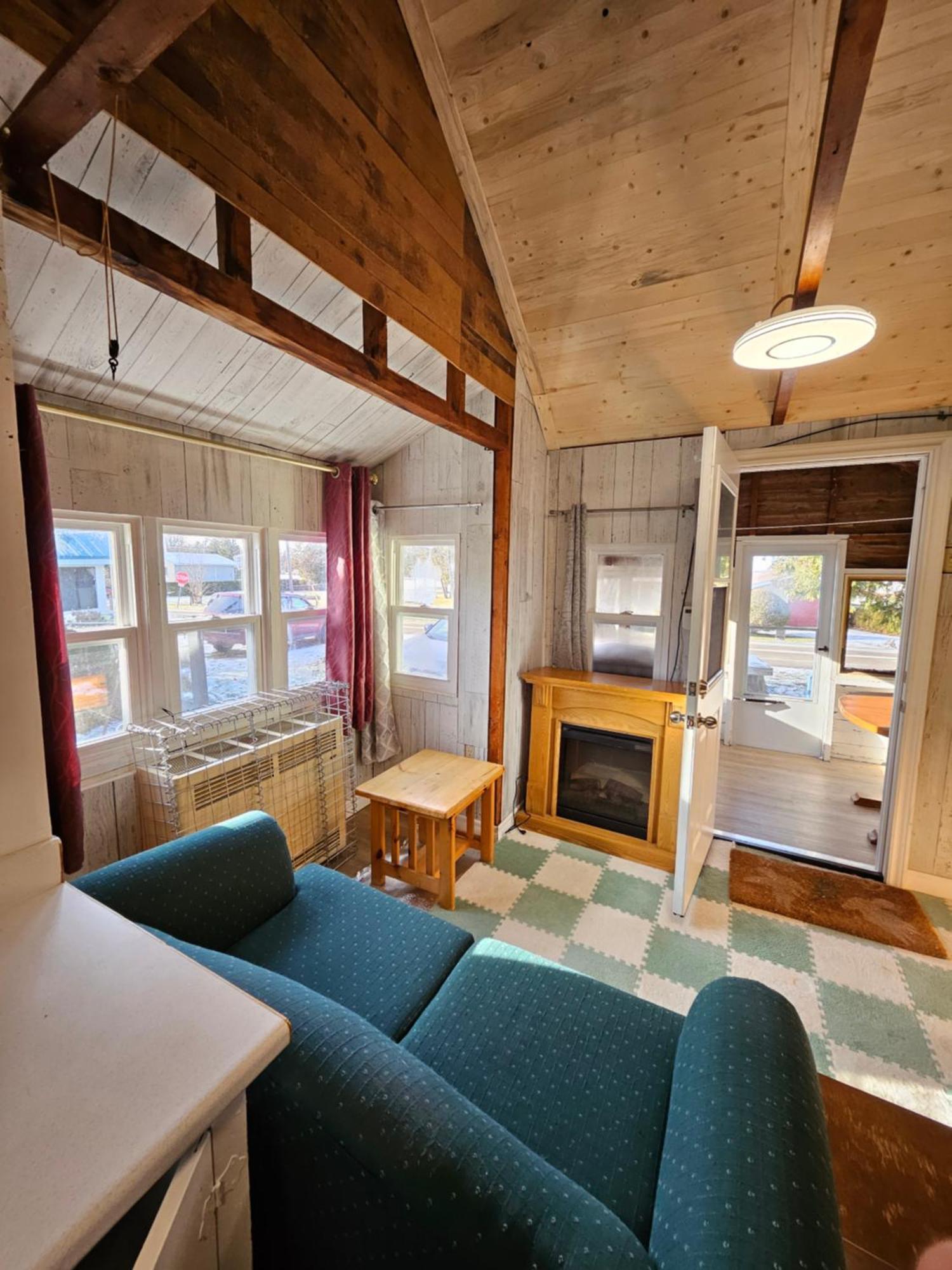 Fun Place With A Sandy Beach For Swimming, Boating, And Fishing, Featuring 3 Available Cabins Fenelon Falls Luaran gambar